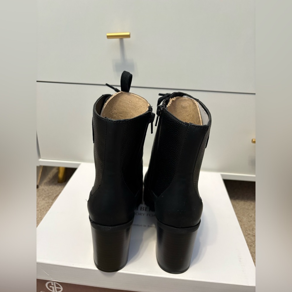 Giani Bernini Keegannp Black Lace-Up Lug Sole Heeled Boots 8.5M NIB - Picture 5 of 10